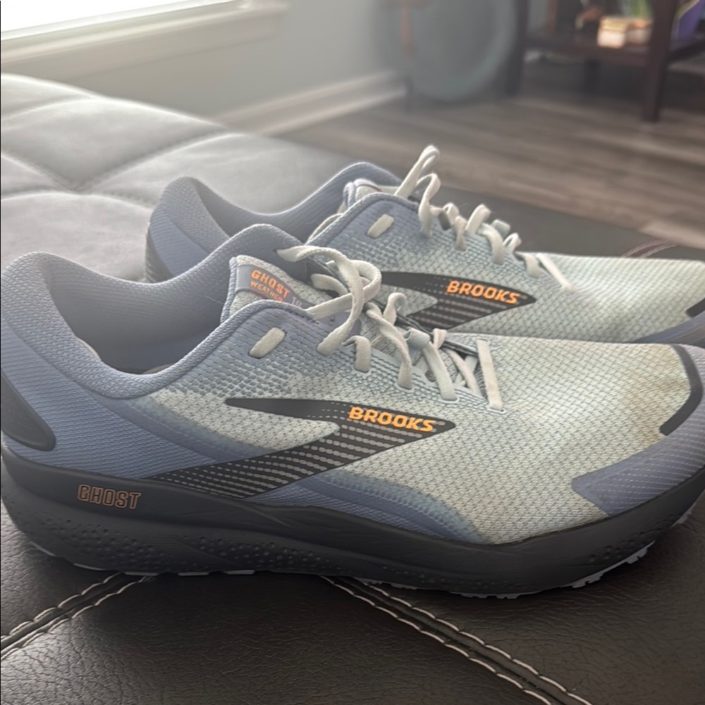 Brooks Gray and Black Athletic Shoes with Cushioned Midsole